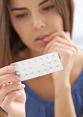 Anticonceptivos y acné en el rostro