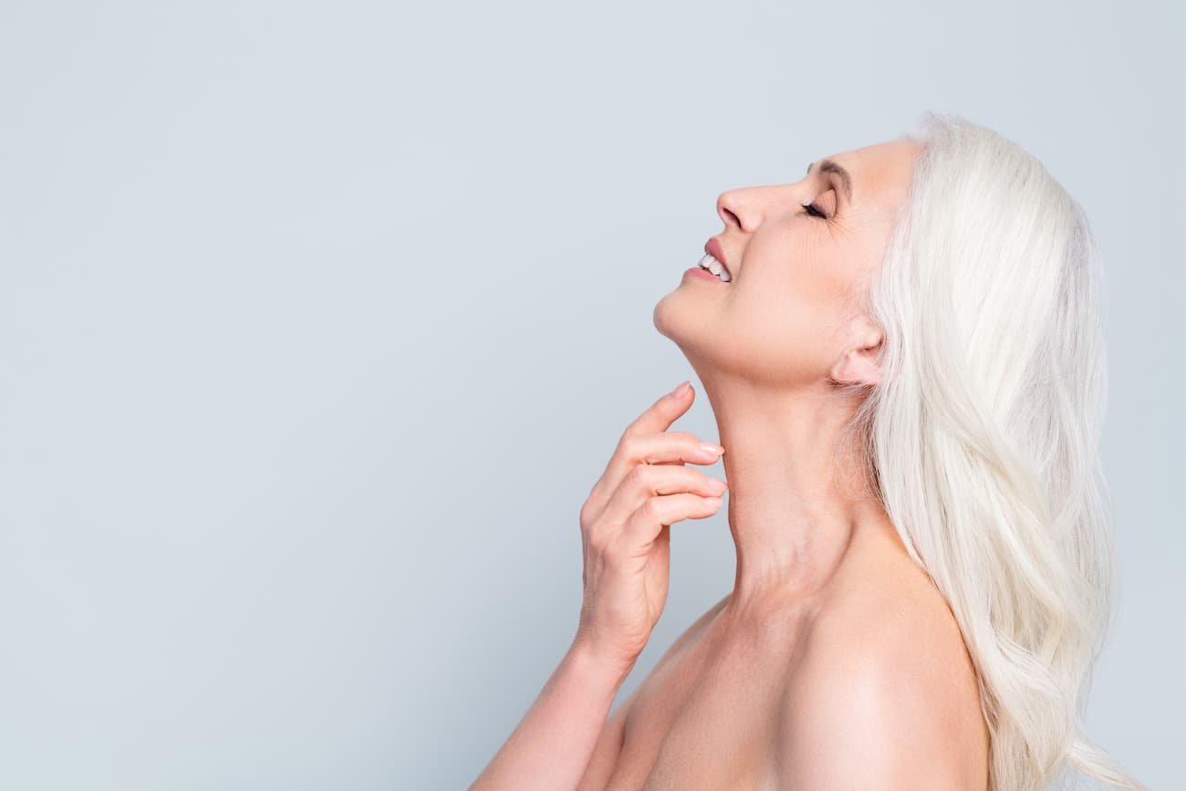 Cuello arrugado y flacido