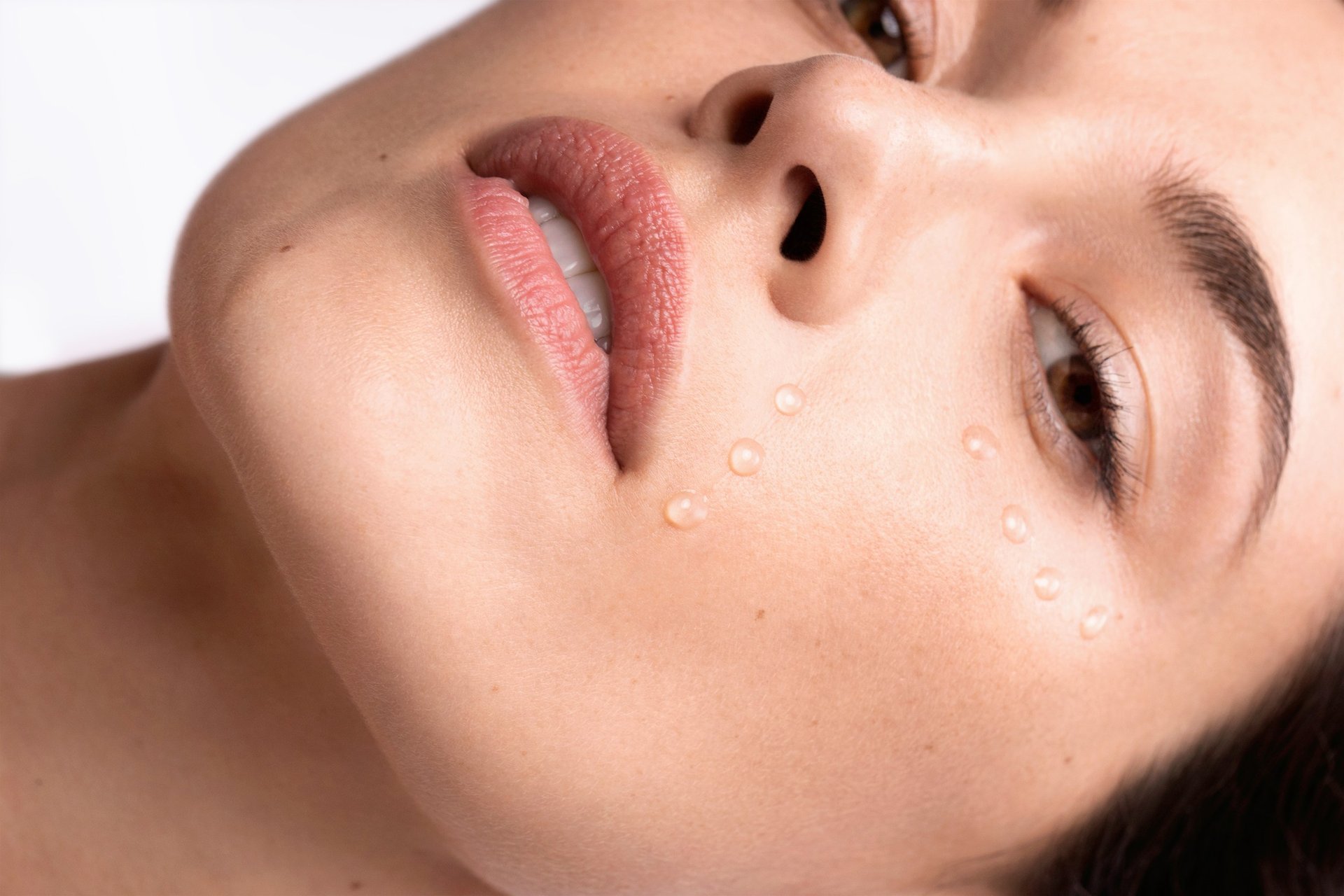 cremas-y-serums-antiarrugas-para-anadir-a-tu-rutina-de-cuidado-de-la-piel