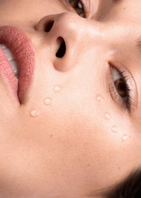 cremas-y-serums-antiarrugas-para-anadir-a-tu-rutina-de-cuidado-de-la-piel