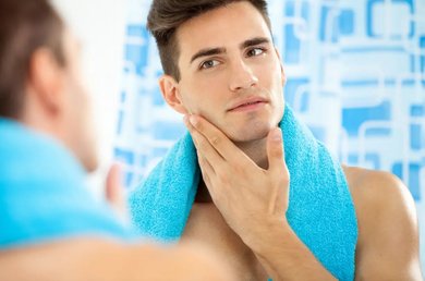 cómo evitar irritación después de afeitarse