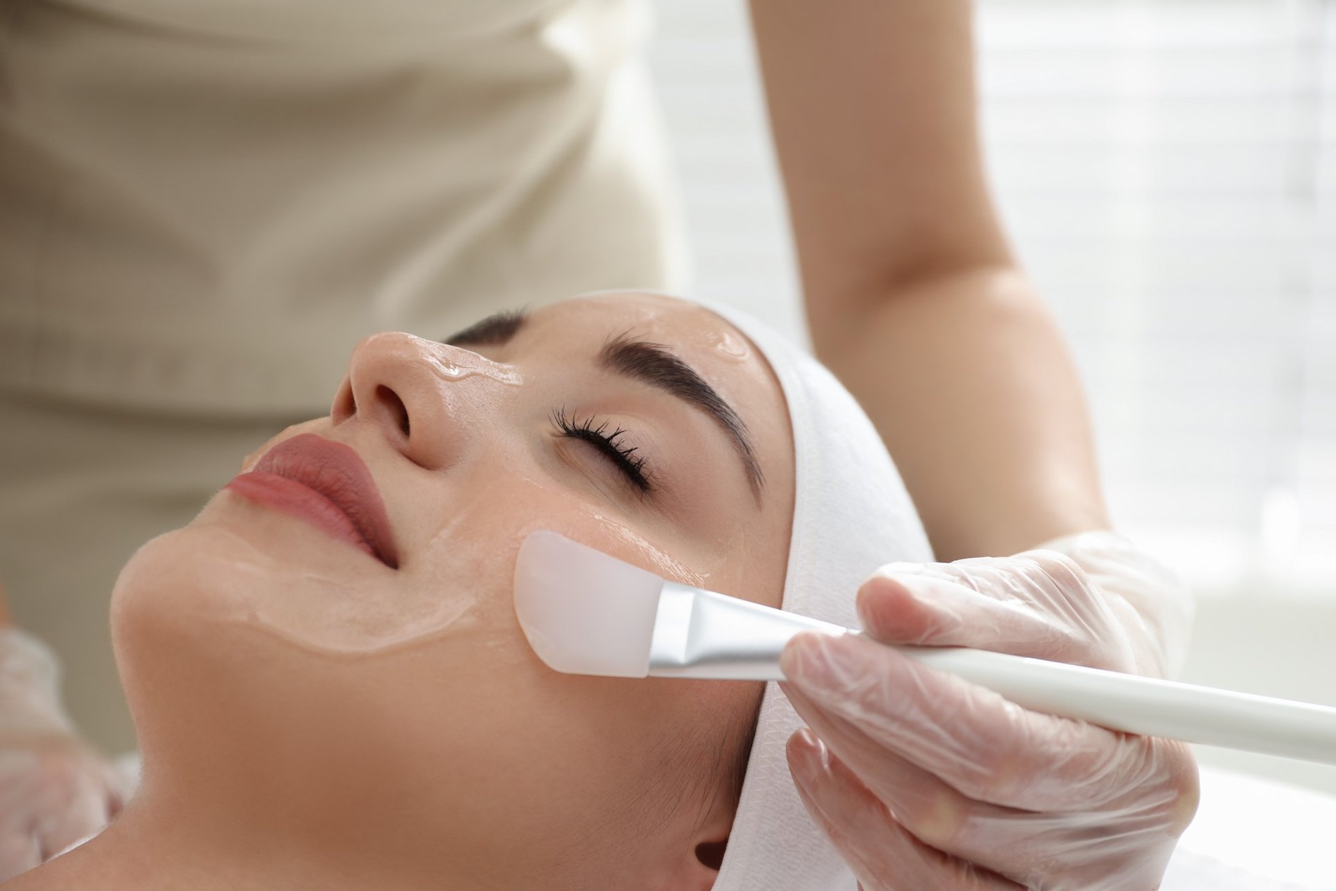 Peeling químico facial: ¿cuáles son sus beneficios?